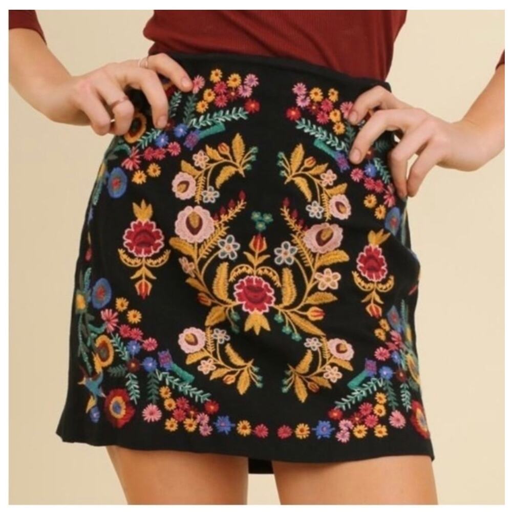 ✨FLORAL Embroidered Mini Skirt Sz L Vibrant Festival Folk Art Cottage Core